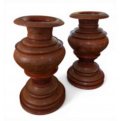 Grande paire de vases Birmans en laque rouge