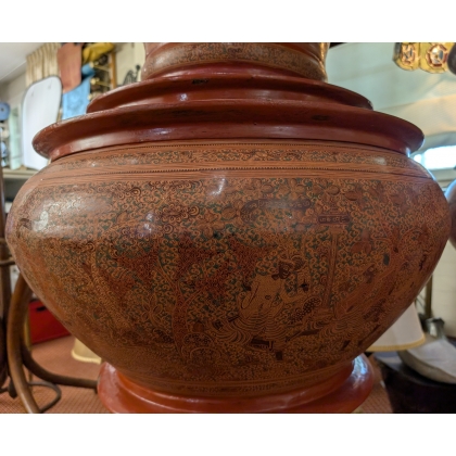 Grande paire de vases Birmans en laque rouge