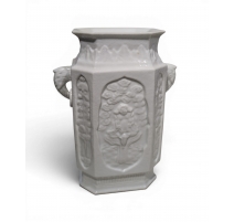 Vase rectangulaire en blanc de chine