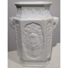 Vase rectangulaire en blanc de chine