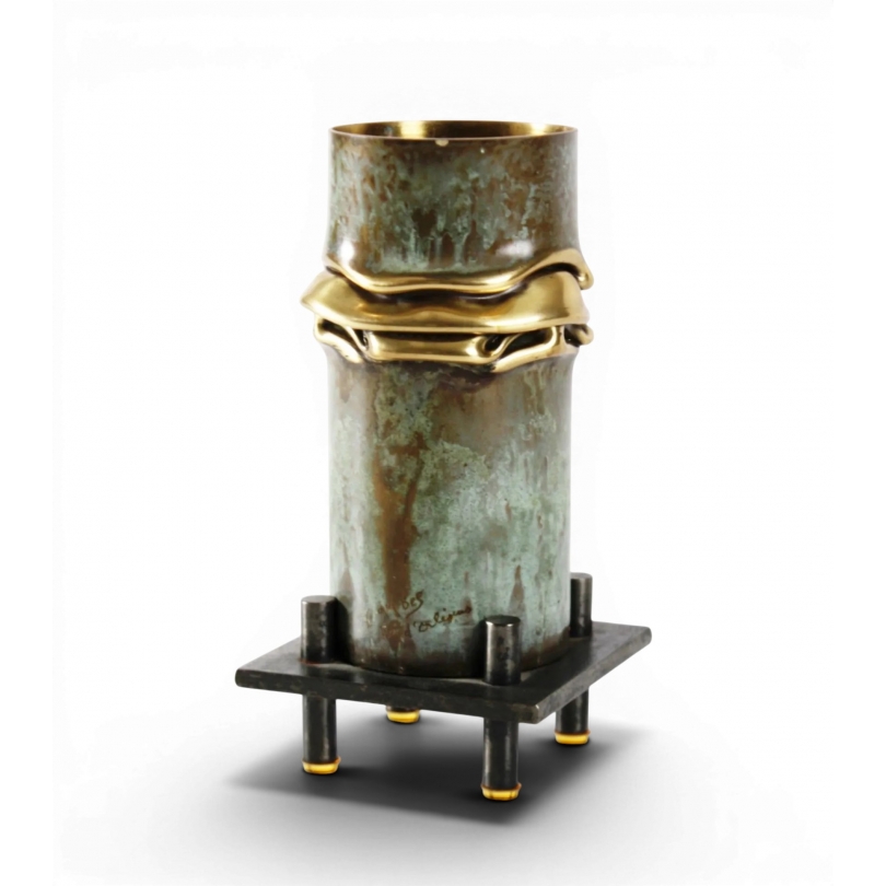 Vase en bronze signé Guy BEL