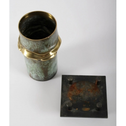 Vase en bronze signé Guy BEL