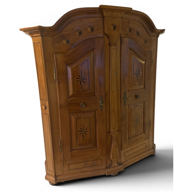 Armoire Bodensee marquetée d'étoiles