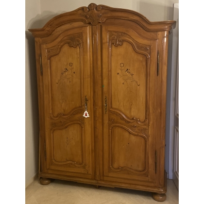 Armoire Fribourgeoise marquetée d'oiseaux