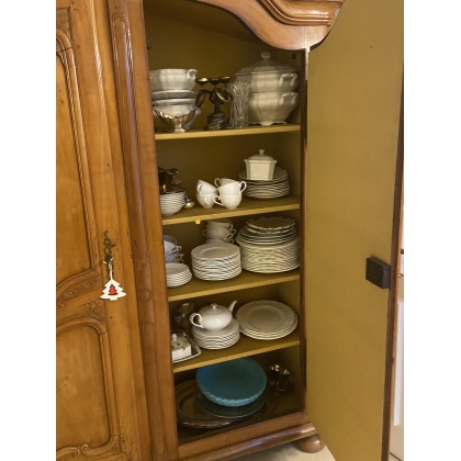 Armoire Fribourgeoise marquetée d'oiseaux
