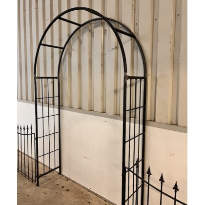 Arche en fer avec barrière finition rouille