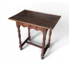 Table Louis XIII en noyer avec 1 tiroir