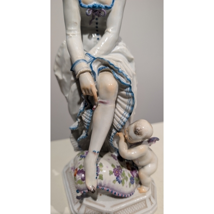 Groupe \"Femme et cupidon\" de Meissen