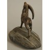 Bouquetin en bronze sur une pierre