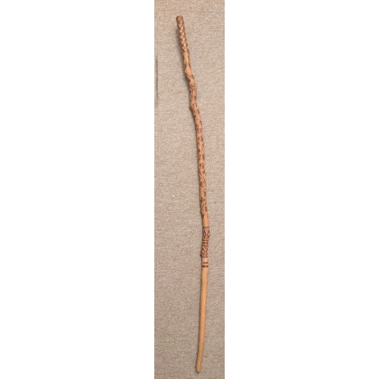 Canne monoxyle en noisetier gravé