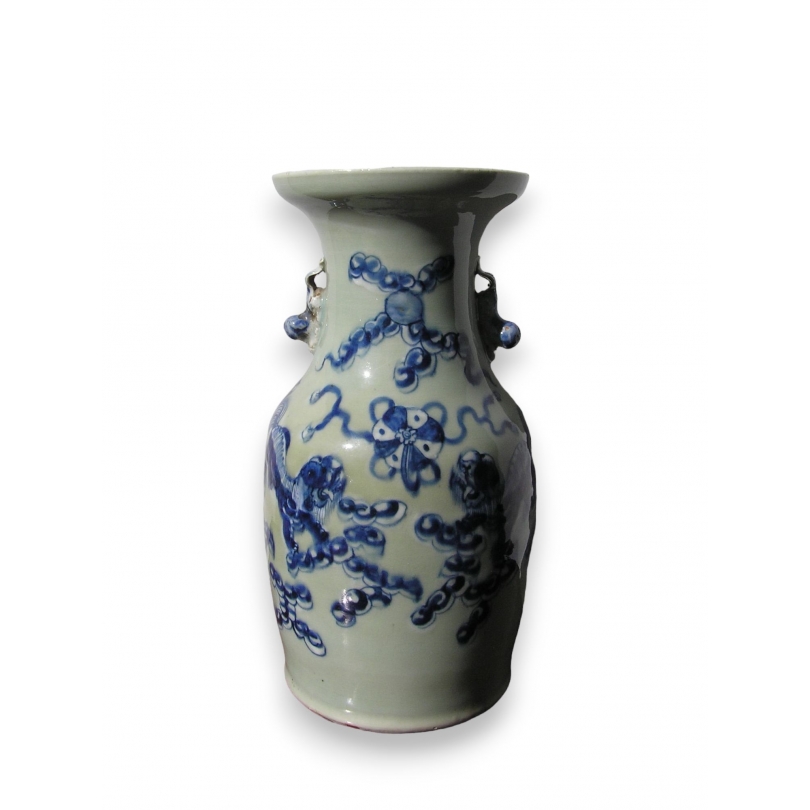  Vase en porcelaine vert-bleu sur  Moinat SA  - Antiquités décoration