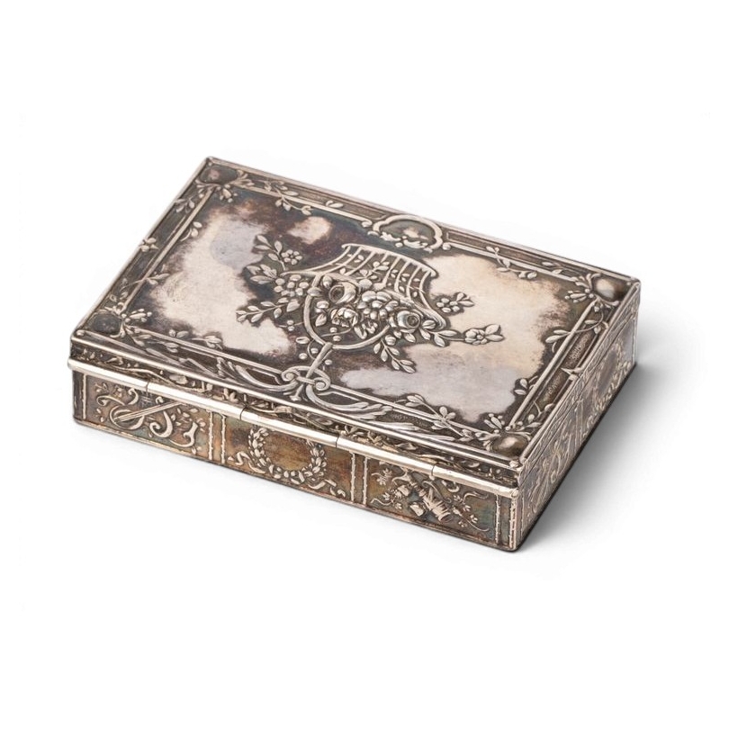 Boite en argent décor panier de fleures
