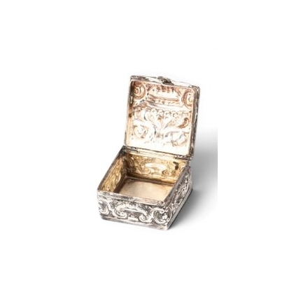 Boite en argent décor couronne royale