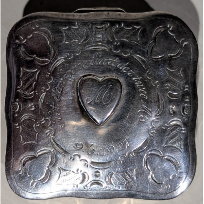 Boite en argent décor coeur M