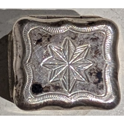 Boite rectangulaire en argent