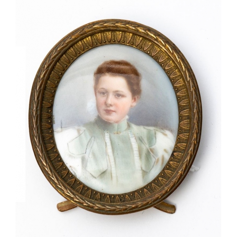 Miniature ovale sur porcelaine \"Jeune fille\"
