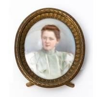 Miniature ovale sur porcelaine "Jeune fille"