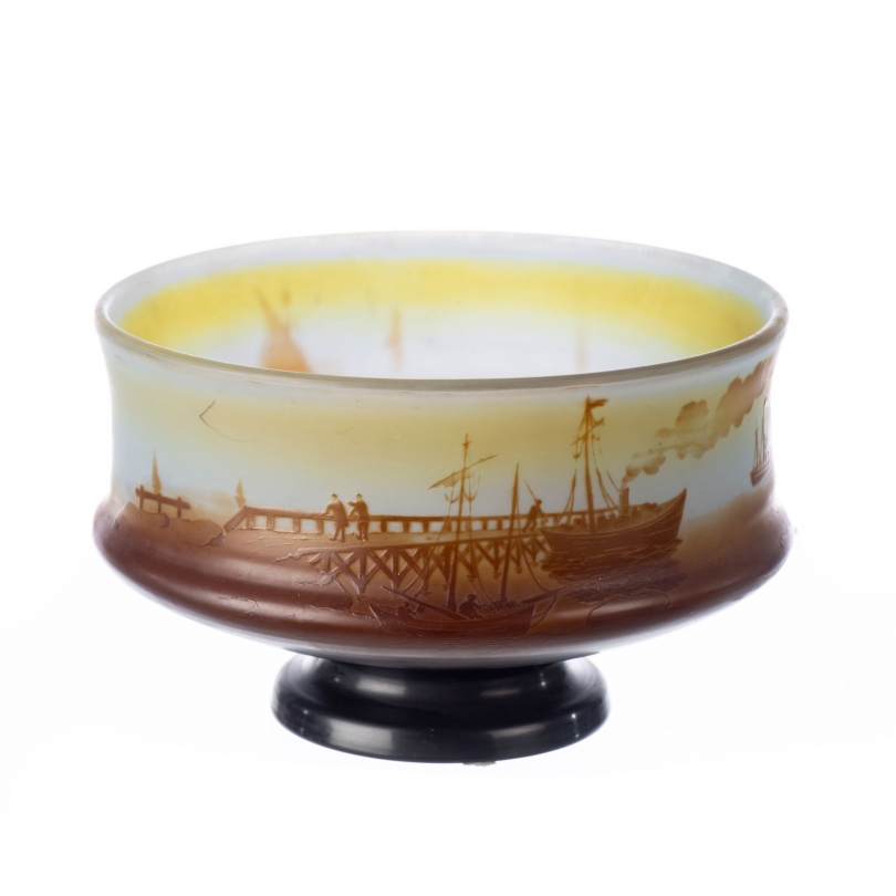 Coupe en verre multicouche signée GALLÉ