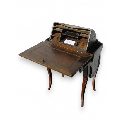 "Capucin" desk from the Meuble de Maîtrise range at Moinat SA – Antiques and home décor