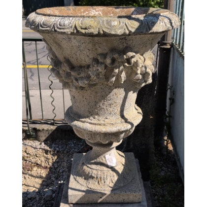 Medicis Urn with garland, made of reconstituted stone