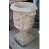 Vase baroque en pierre moullée