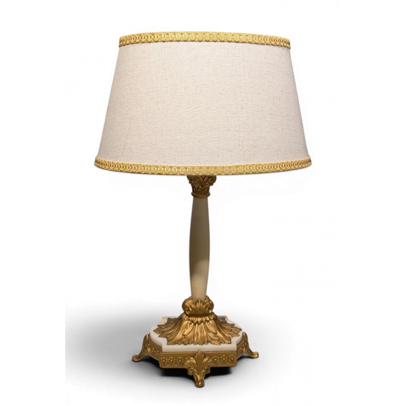 Lampe en marbre blanc et bronze doré