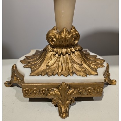 Lampe en marbre blanc et bronze doré