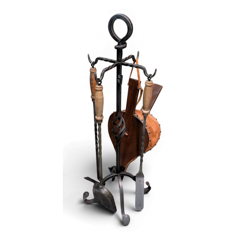Serviteur à outils de cheminée en fer forgé
