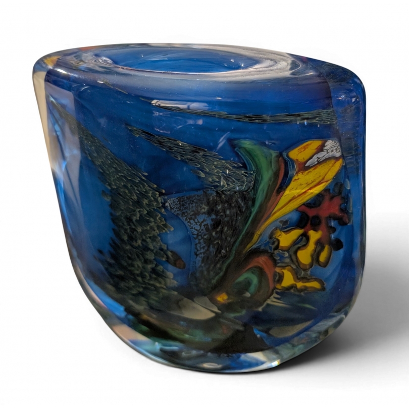 Vase décor intercalaire bleu signé R. PIERINI