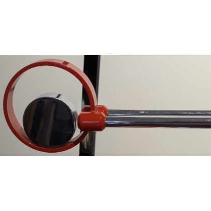 Lampe articulée orange par J.J. Saxer