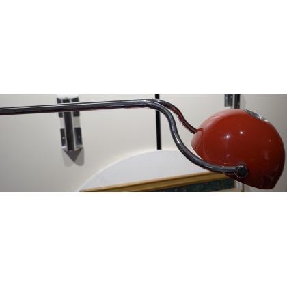 Lampe articulée orange par J.J. Saxer