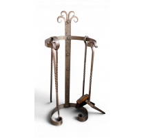 Serviteur d'outils de cheminée en fer forgé