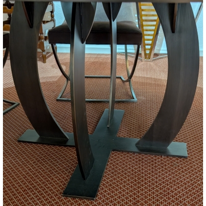 Grande table ronde Gilbert par BAXTER