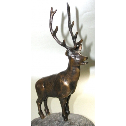 Cerf en bronze signé REUSSNER