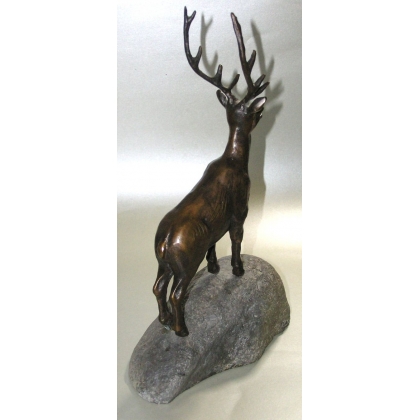 Cerf en bronze signé REUSSNER