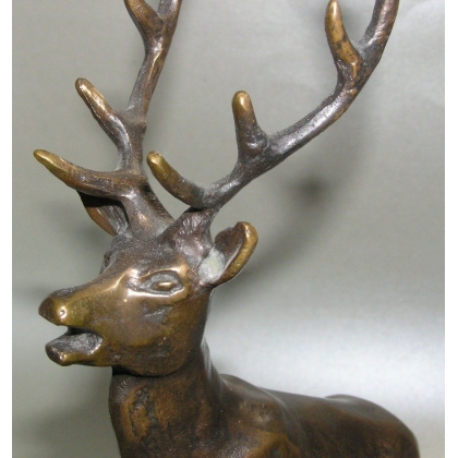 Cerf en bronze signé REUSSNER