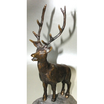 Cerf en bronze signé REUSSNER