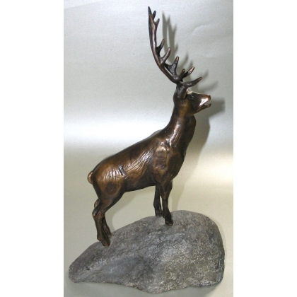 Cerf en bronze signé REUSSNER