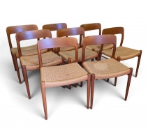 Suite de 8 chaises Modèle 75 par Møller