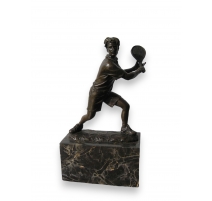 Bronze "Tennisman" sur un socle en marbre