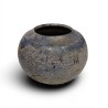 Vase en céramique signé A D