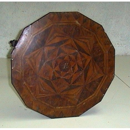 Mesita redonda Biedermeier con marquetería. En  Moinat SA  - Antigüedades y decoración