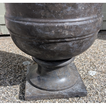 Black marble-effect stone garden basin