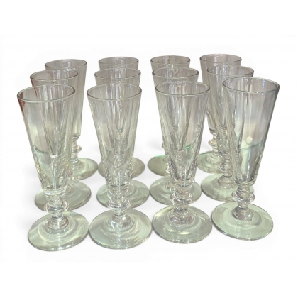 Lot de 12 flutes à champagne