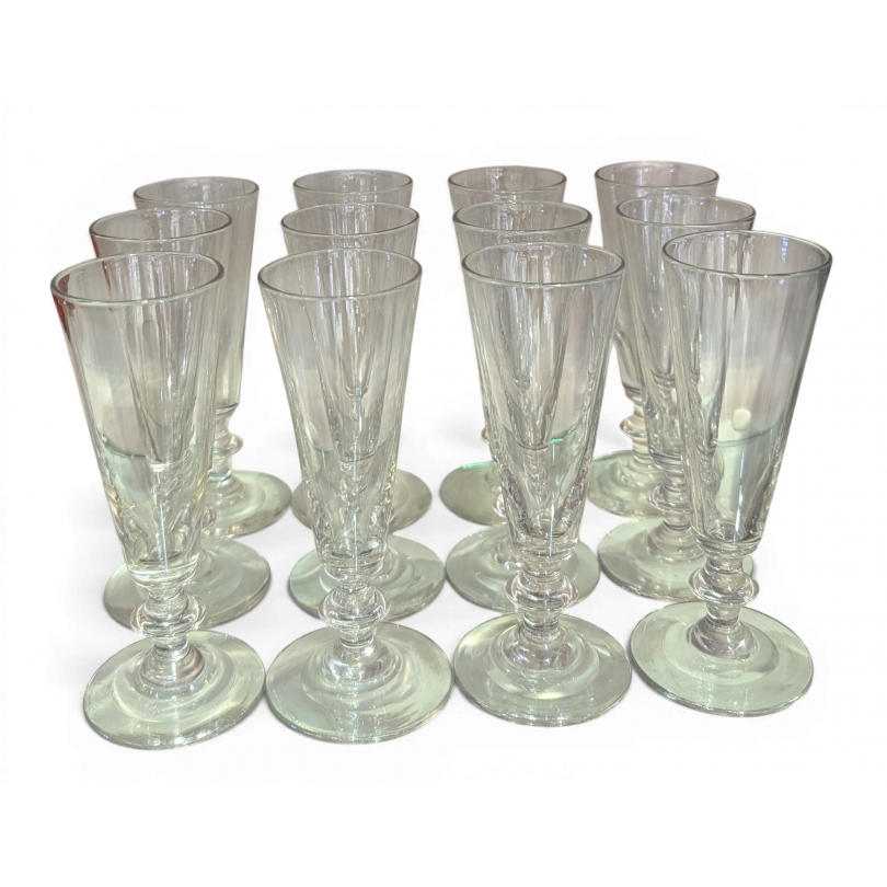 Lot de 12 flutes à champagne
