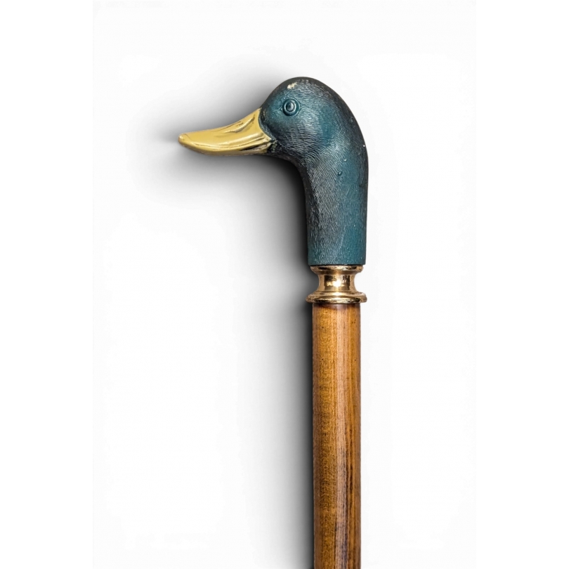 Walking stick with a ‘duck’s head’ knob