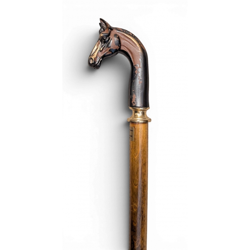 Walking stick with a ‘Horse’s Head’ knob