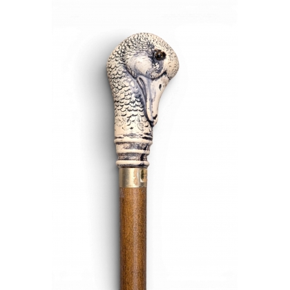 Walking stick with a ‘duck’s head’ knob