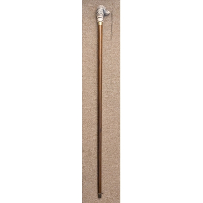 Walking stick with a ‘dog’s head’ knob