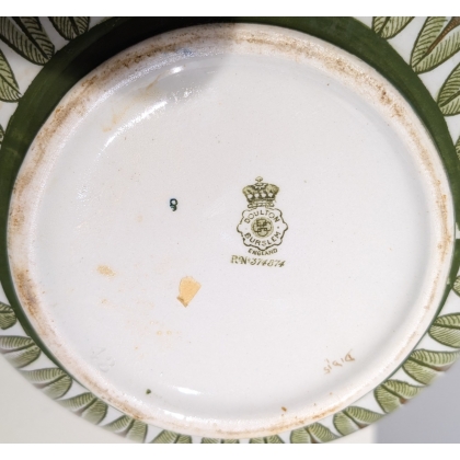 Broc en faience de Doulton